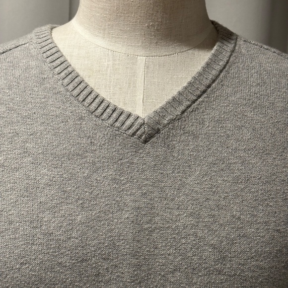 Levi's V-Neck Sweater - Picture 6 of 6
